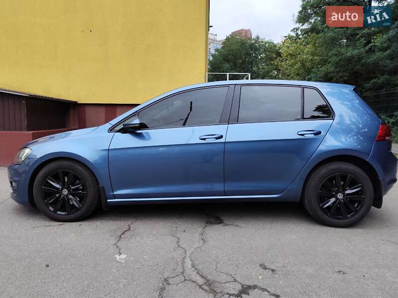 Хэтчбек Volkswagen Golf 2013 в Киеве