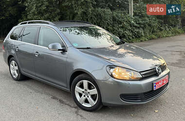 Універсал Volkswagen Golf 2010 в Луцьку
