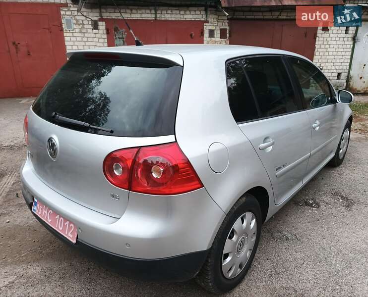Хетчбек Volkswagen Golf 2007 в Чернігові