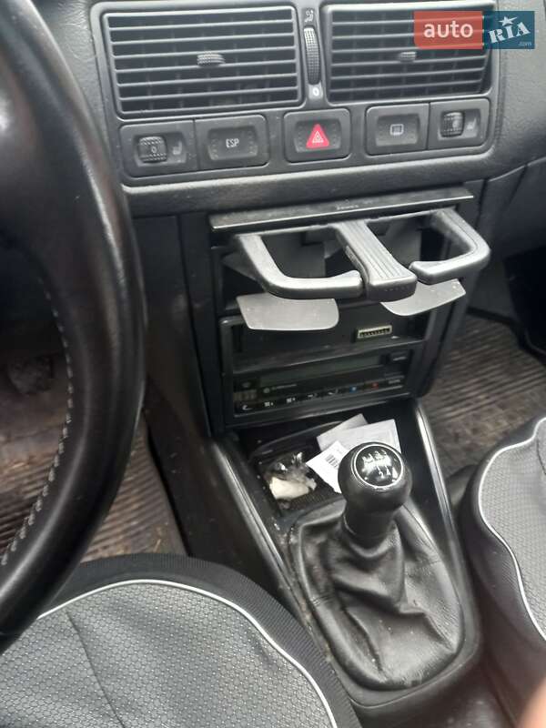 Хетчбек Volkswagen Golf 2001 в Вінниці