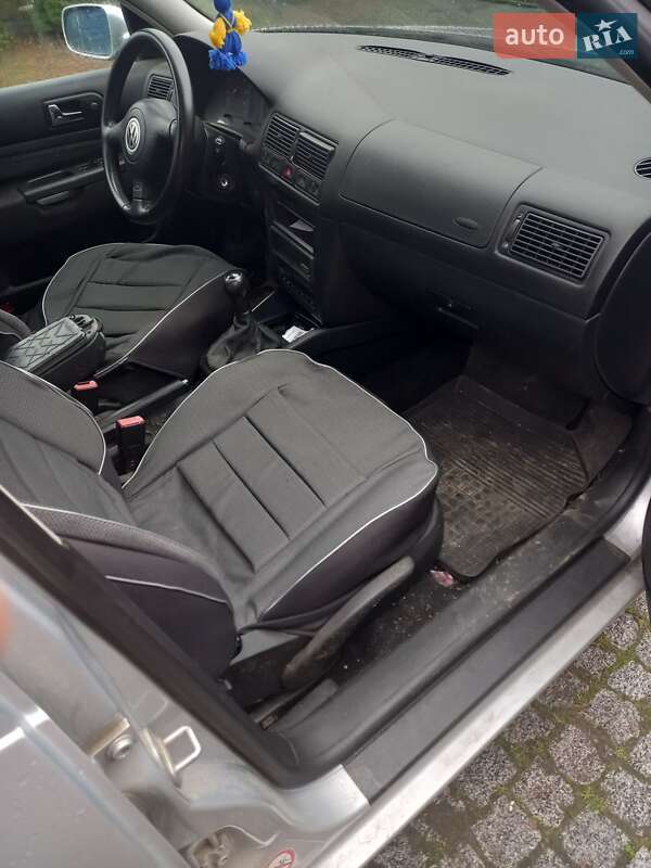 Хетчбек Volkswagen Golf 2001 в Вінниці