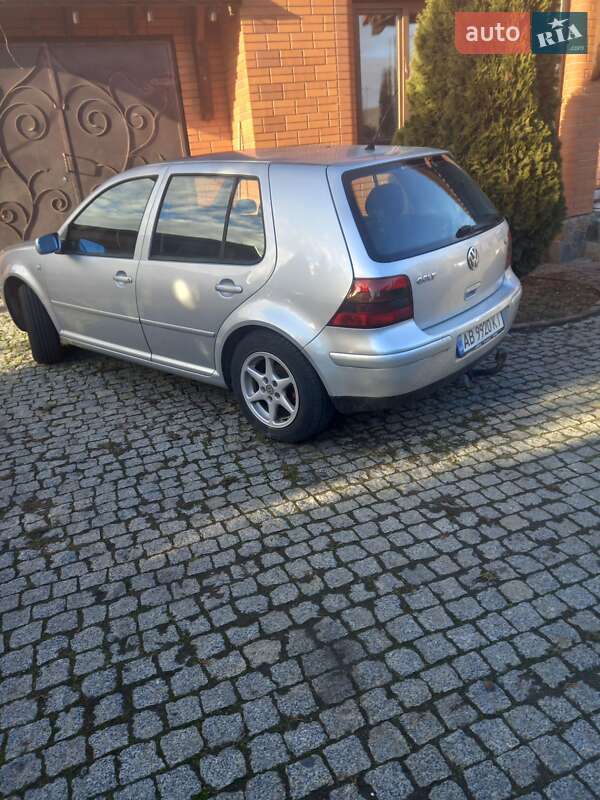 Хетчбек Volkswagen Golf 2001 в Вінниці