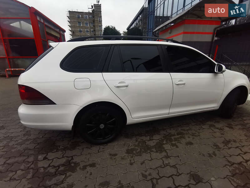 Універсал Volkswagen Golf 2012 в Львові