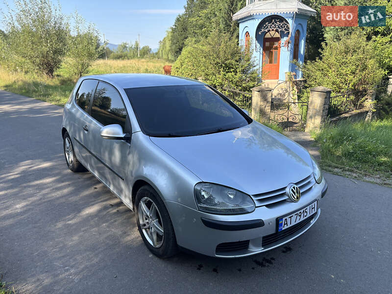 Хэтчбек Volkswagen Golf 2004 в Надворной