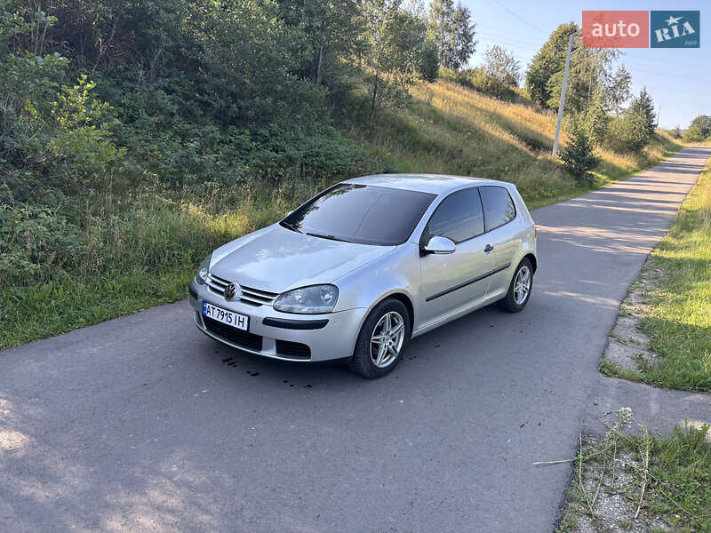 Хэтчбек Volkswagen Golf 2004 в Надворной