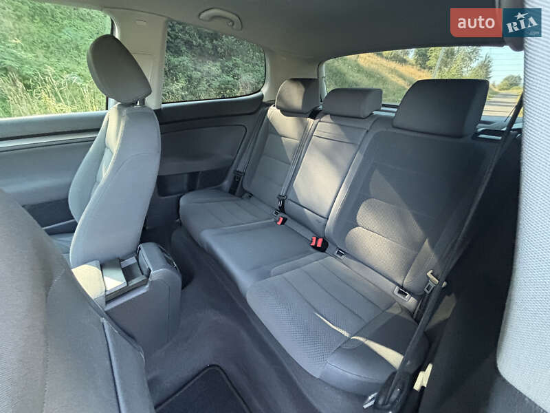 Хэтчбек Volkswagen Golf 2004 в Надворной