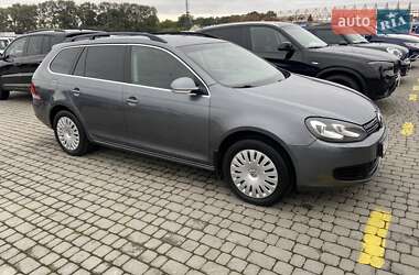 Універсал Volkswagen Golf 2010 в Чернівцях