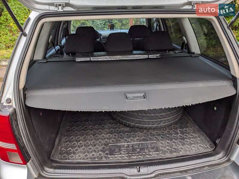 Універсал Volkswagen Golf 2003 в Глухові