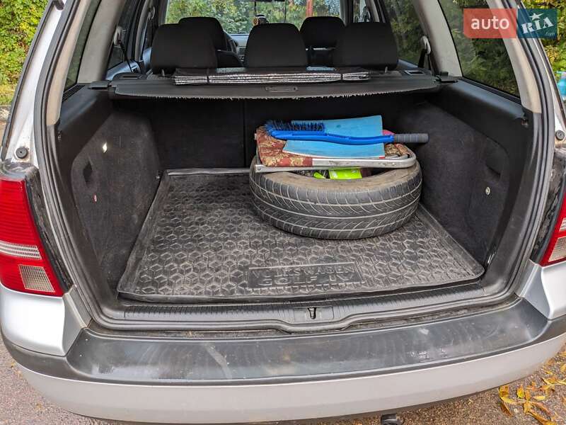 Універсал Volkswagen Golf 2003 в Глухові