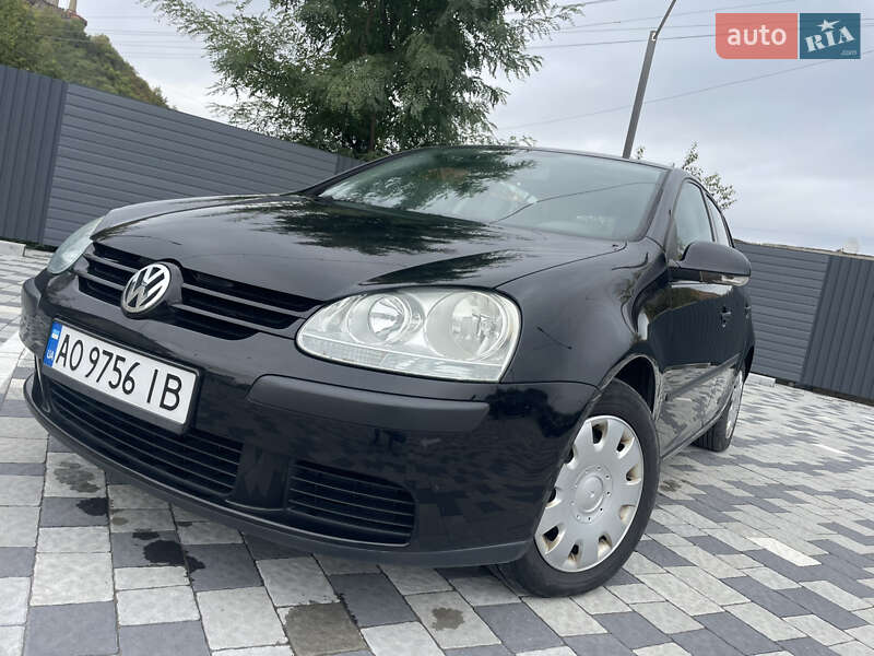 Хетчбек Volkswagen Golf 2004 в Великих Лучках
