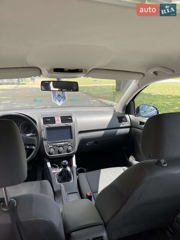 Хетчбек Volkswagen Golf 2005 в Києві