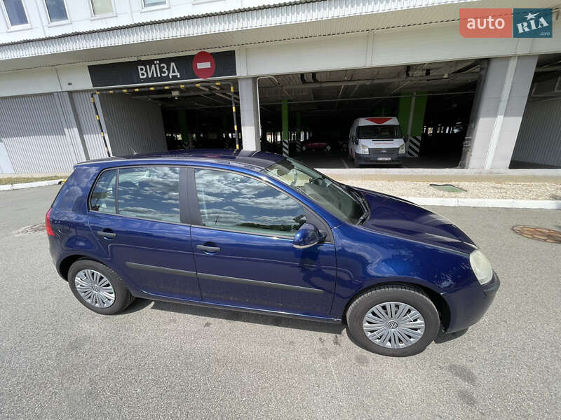 Хетчбек Volkswagen Golf 2005 в Києві