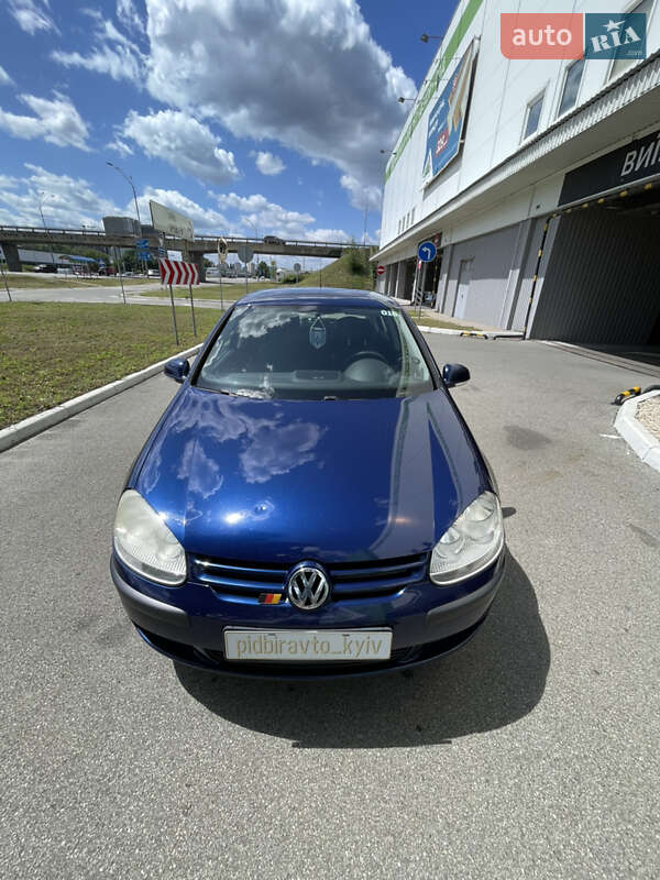 Хетчбек Volkswagen Golf 2005 в Києві