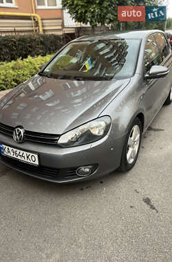 Хэтчбек Volkswagen Golf 2010 в Киеве