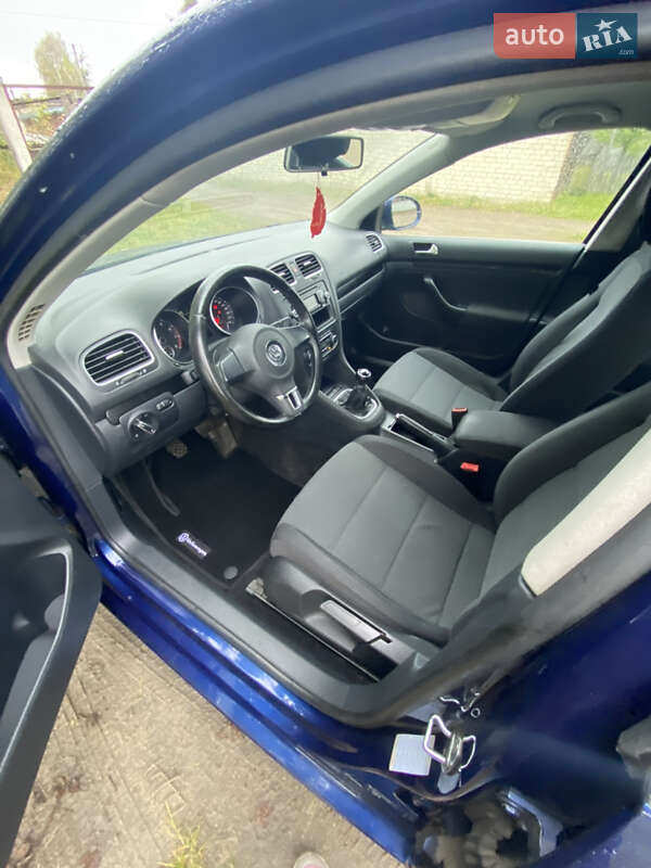 Универсал Volkswagen Golf 2009 в Ровно