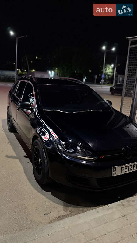 Універсал Volkswagen Golf 2013 в Чернівцях