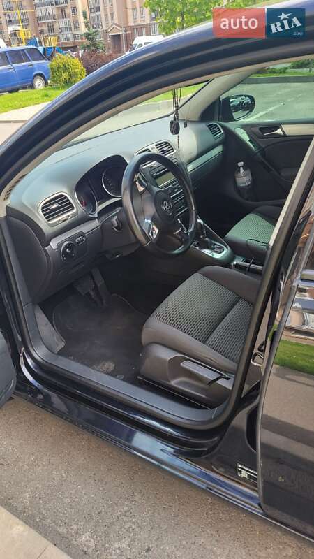 Хэтчбек Volkswagen Golf 2010 в Киеве