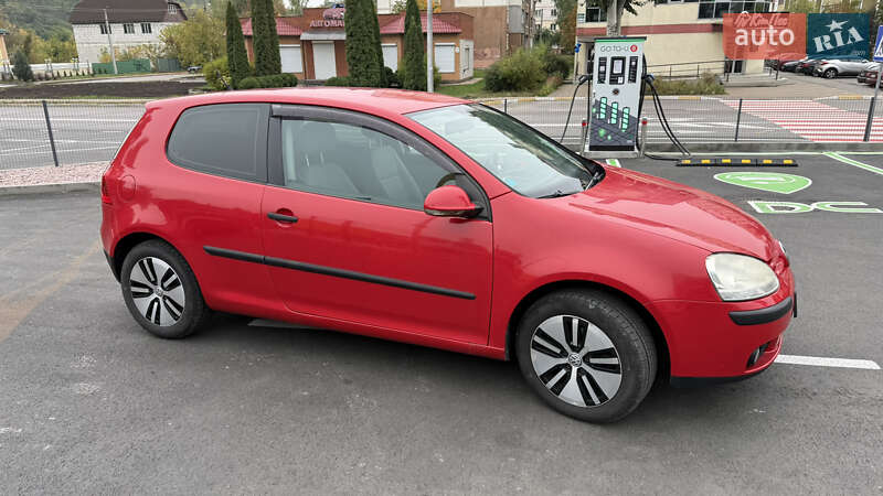 Хетчбек Volkswagen Golf 2005 в Обухові