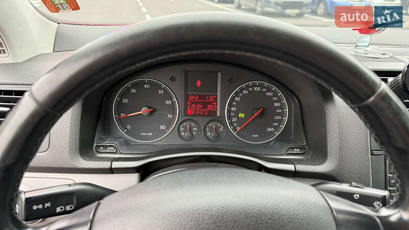 Хетчбек Volkswagen Golf 2005 в Обухові