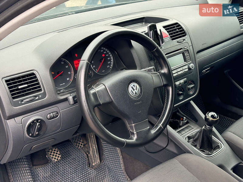 Хетчбек Volkswagen Golf 2005 в Вінниці