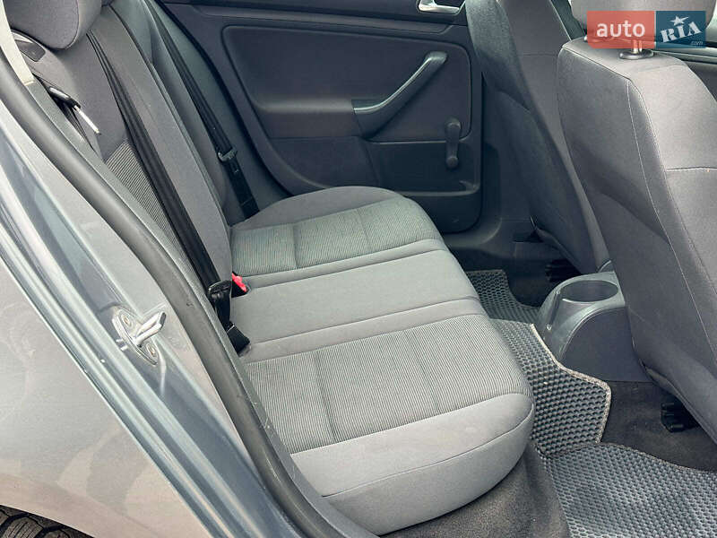 Хетчбек Volkswagen Golf 2005 в Вінниці