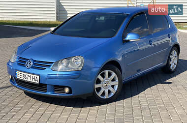 Хетчбек Volkswagen Golf 2003 в Миколаєві