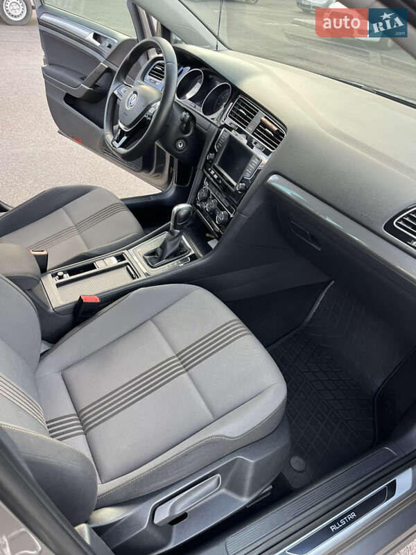 Універсал Volkswagen Golf 2016 в Полтаві