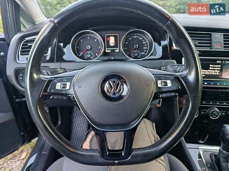 Універсал Volkswagen Golf 2016 в Києві