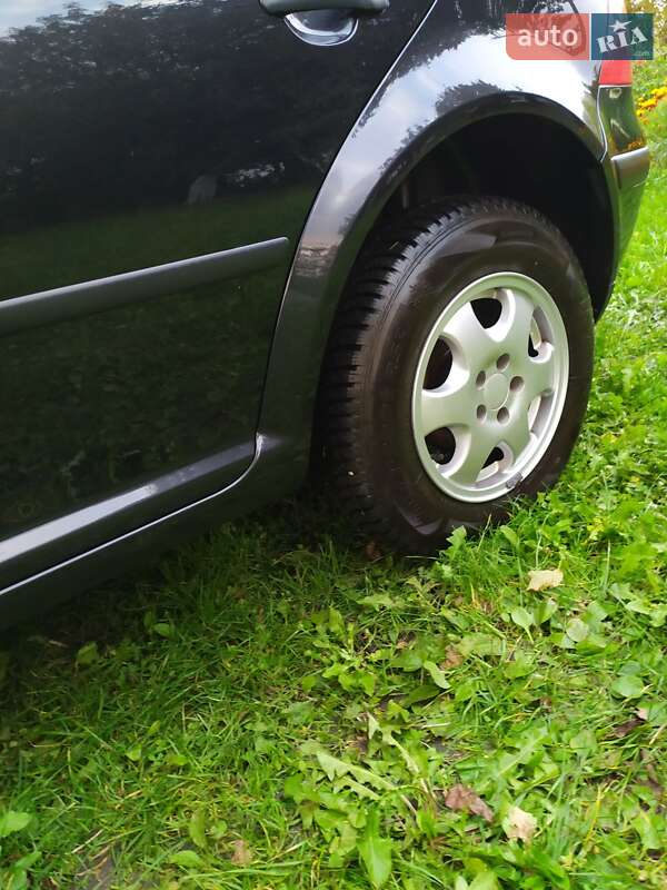 Хэтчбек Volkswagen Golf 2002 в Кременце