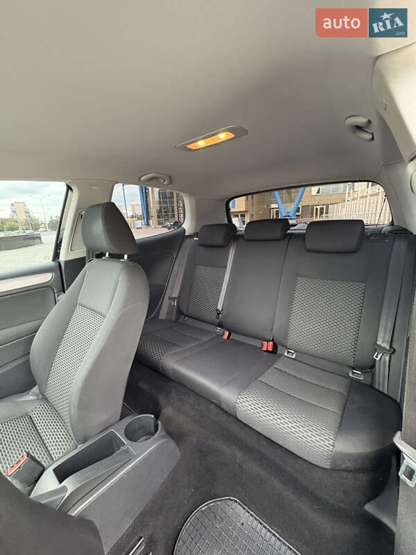 Хетчбек Volkswagen Golf 2010 в Харкові