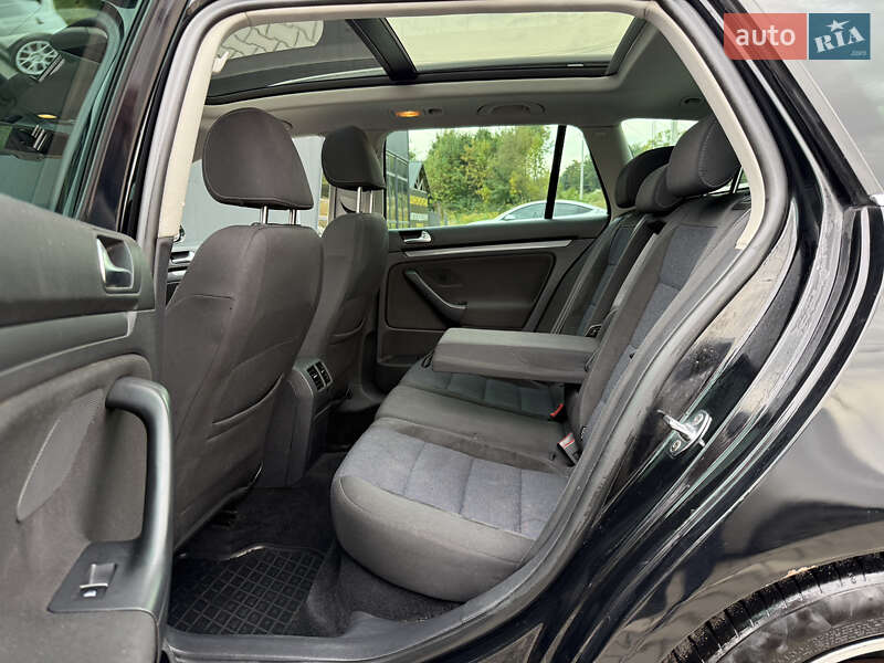 Універсал Volkswagen Golf 2011 в Львові