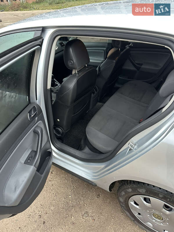 Хэтчбек Volkswagen Golf 2008 в Тернополе