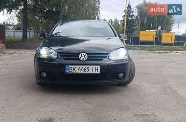 Хэтчбек Volkswagen Golf 2005 в Березному