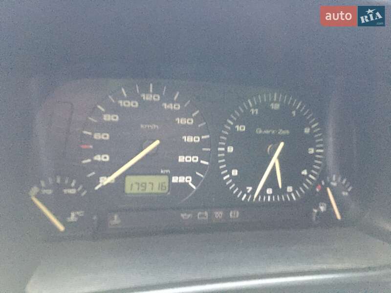 Хэтчбек Volkswagen Golf 1993 в Ковеле