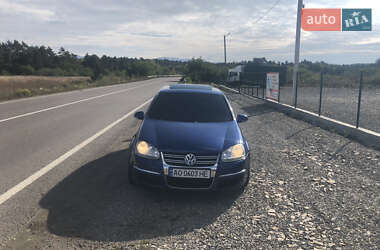 Хэтчбек Volkswagen Golf 2004 в Хусте