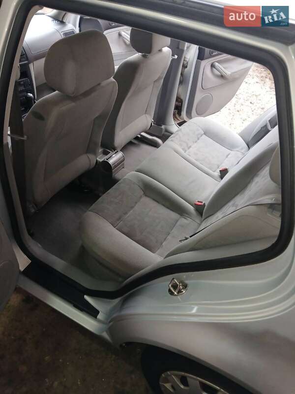 Хетчбек Volkswagen Golf 1999 в Івано-Франківську