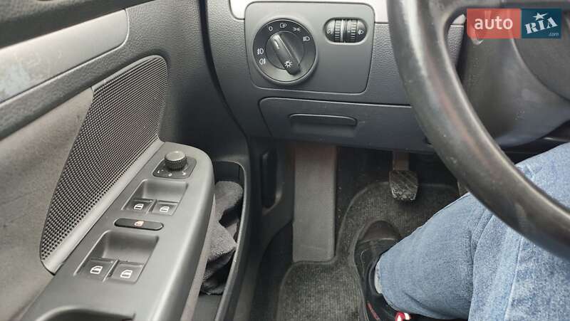 Хэтчбек Volkswagen Golf 2007 в Луцке