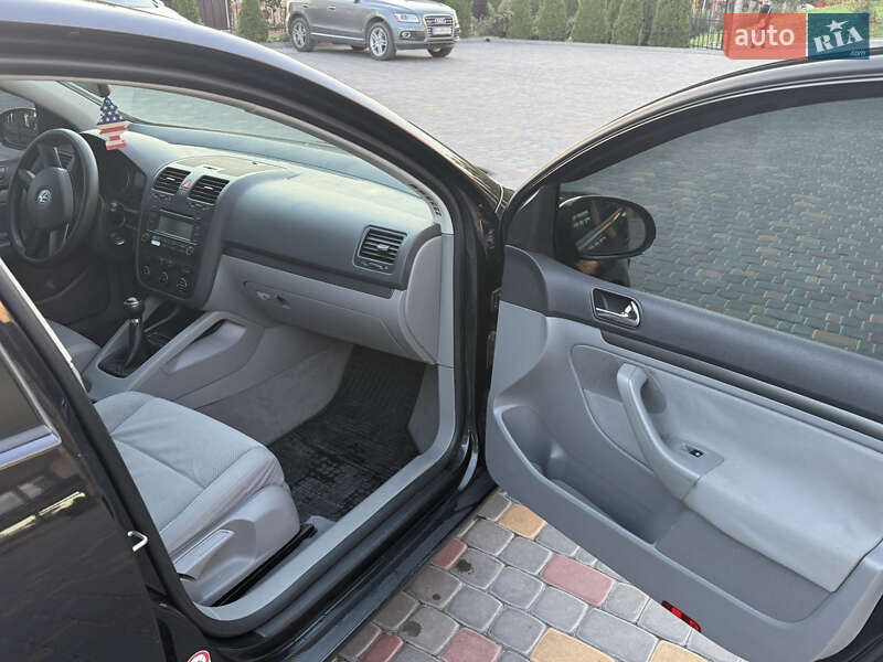 Хэтчбек Volkswagen Golf 2005 в Тернополе