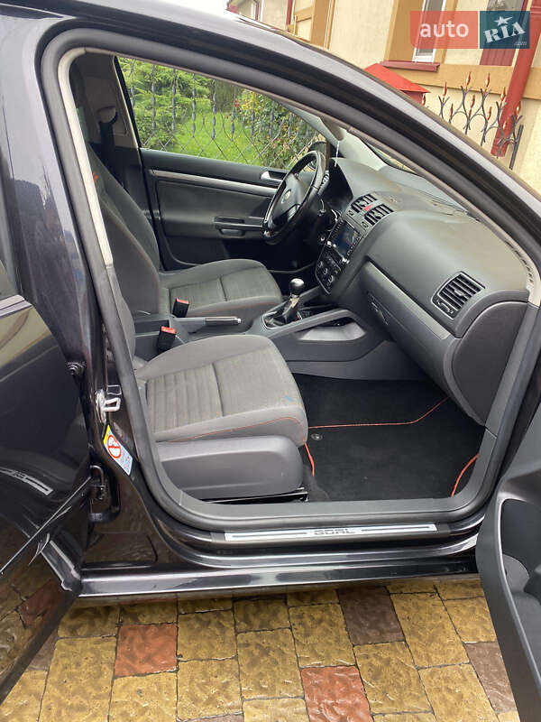 Хэтчбек Volkswagen Golf 2006 в Ковеле