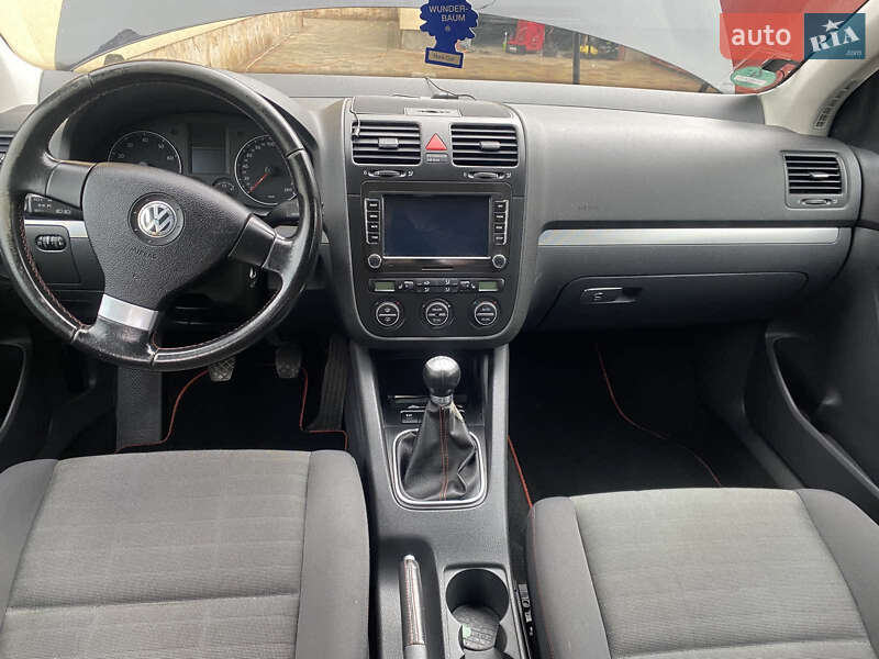 Хэтчбек Volkswagen Golf 2006 в Ковеле