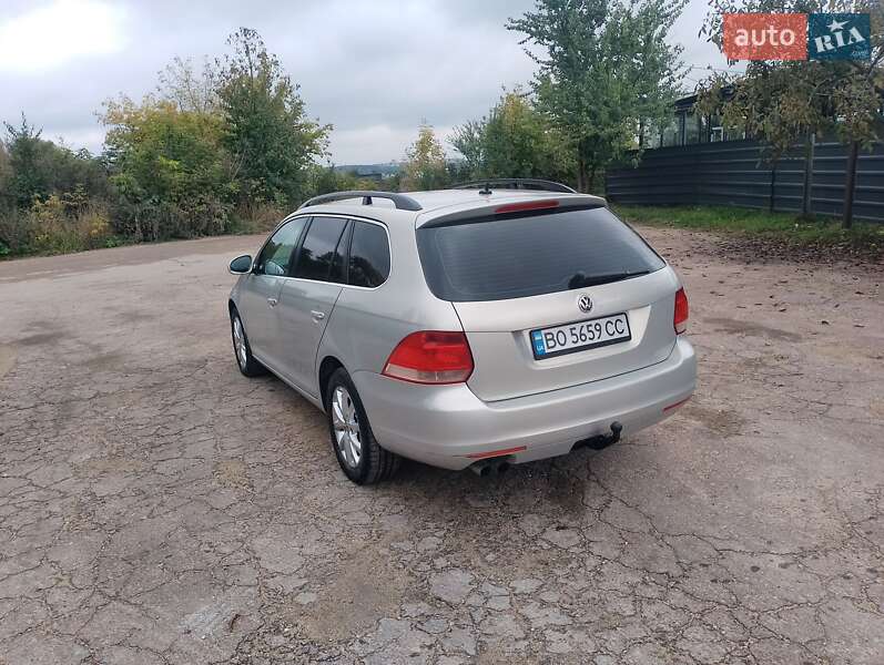 Універсал Volkswagen Golf 2009 в Тернополі