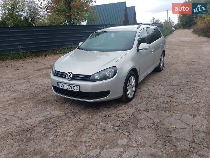 Універсал Volkswagen Golf 2009 в Тернополі