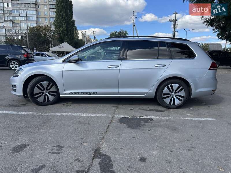 Универсал Volkswagen Golf 2013 в Киеве