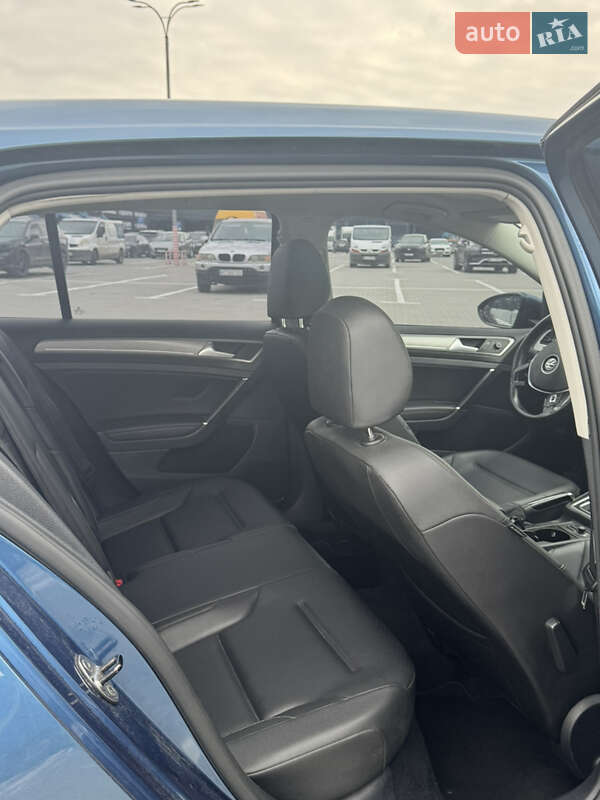 Хэтчбек Volkswagen Golf 2015 в Ивано-Франковске