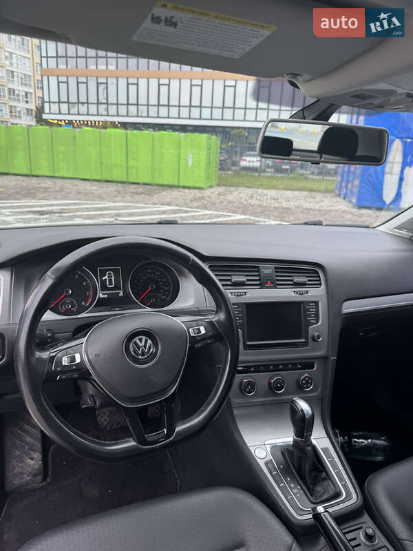 Хэтчбек Volkswagen Golf 2015 в Ивано-Франковске