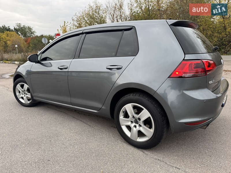 Хэтчбек Volkswagen Golf 2014 в Кролевце