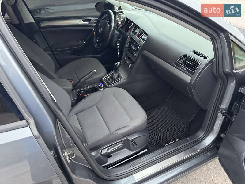 Хэтчбек Volkswagen Golf 2014 в Кролевце