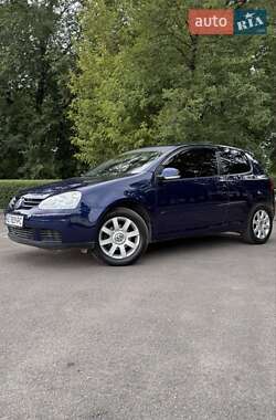 Хэтчбек Volkswagen Golf 2004 в Каменском