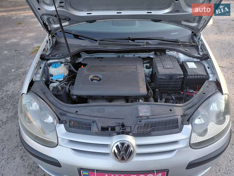 Хэтчбек Volkswagen Golf 2003 в Лебедине