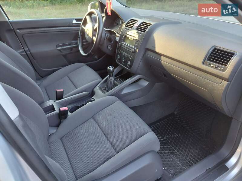 Хэтчбек Volkswagen Golf 2003 в Лебедине